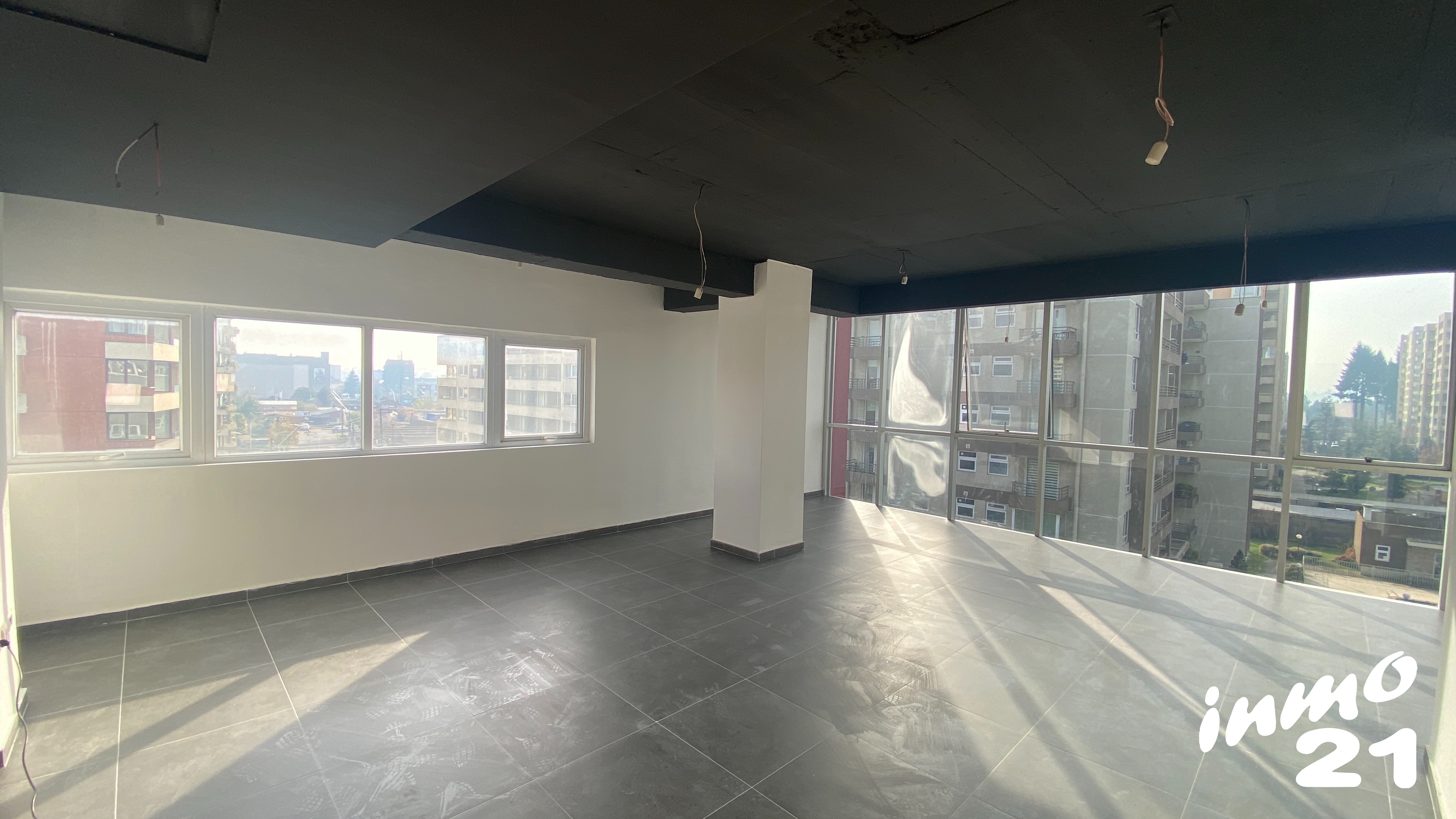 Hermosa Oficina con Estacionamiento – Sector Alemania – 9278