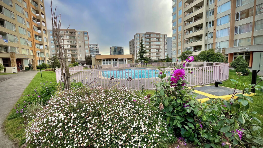 Venta departamento en condominio Los Conquistadores III